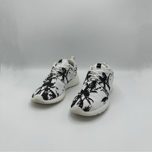 Nike Roshe Run Black and White Palm Tree Print, Men’s size 8, Women’s size 10